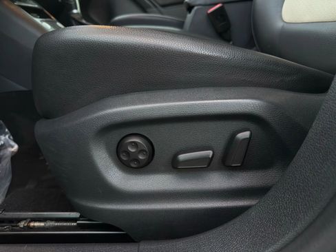 Used 2017 Volkswagen Tiguan Wolfsburg Edition image 19