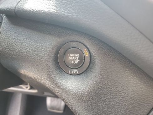 Used 2019 Jeep Cherokee Latitude Plus AWD/4WD image 17