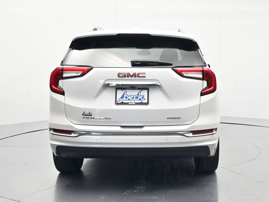 Used 2024 GMC Terrain Denali w/ Denali Premium Package AWD/4WD image 6
