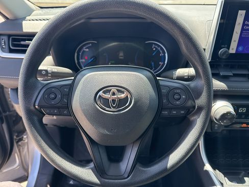 Used 2025 Toyota RAV4 LE image 18