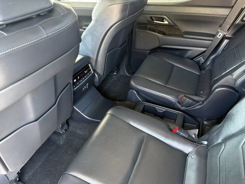 Used 2024 Lexus GX 550 w/ Accessory Package (2T) AWD/4WD image 13