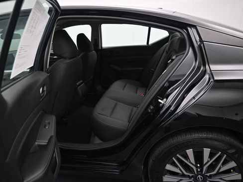 Used 2025 Nissan Altima 2.5 SV FWD image 22