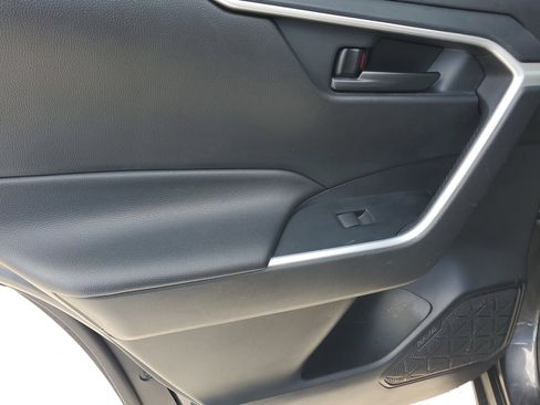 Used 2020 Toyota RAV4 LE image 27