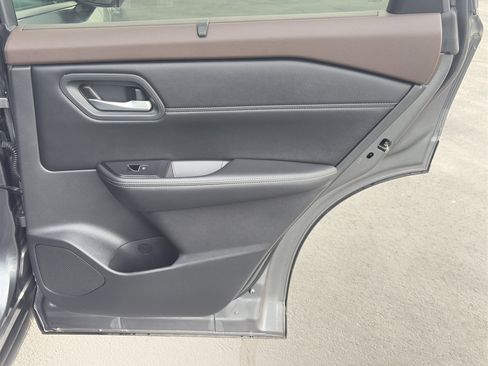 Used 2023 Nissan Rogue SL w/ SL Premium Package image 37