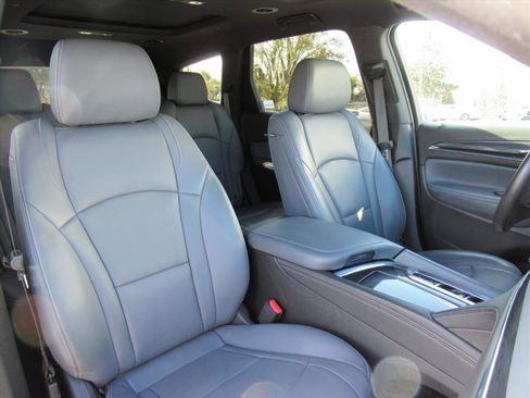 Used 2022 Buick Enclave Premium w/ Experience Buick Package image 8