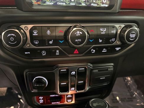 Used 2021 Jeep Wrangler Unlimited Rubicon w/ Uconnect 4C Nav & Sound Group AWD/4WD image 32