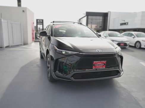 Used 2025 Toyota bZ4X FWD image 2