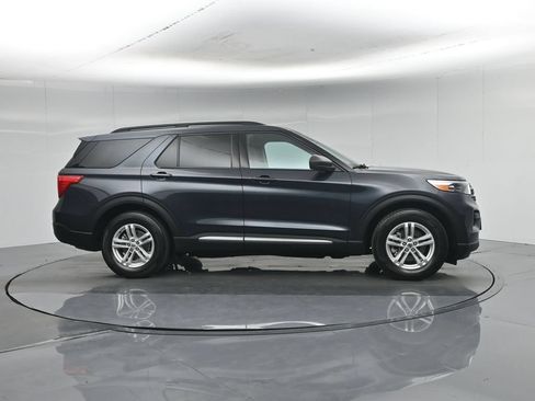 Certified 2023 Ford Explorer XLT RWD image 33