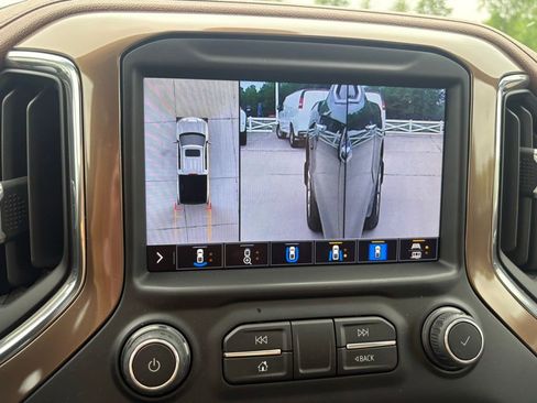 Used 2021 Chevrolet Silverado 1500 High Country w/ Technology Package AWD/4WD image 34