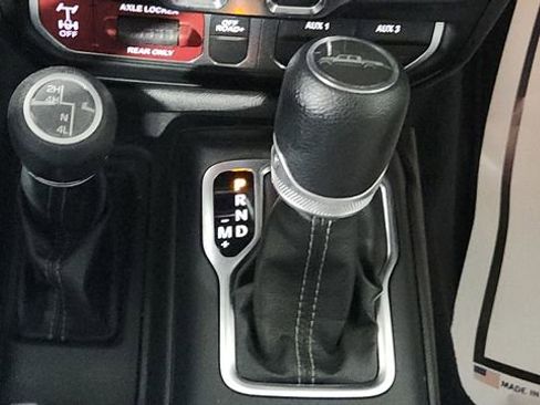 Used 2025 Jeep Gladiator Mojave image 23