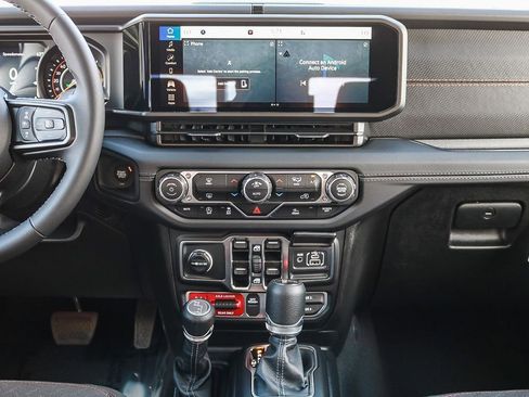 New 2025 Jeep Gladiator Mojave image 14