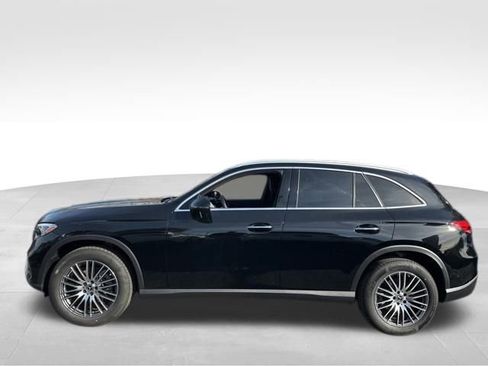 Used 2025 Mercedes-Benz GLC 300 4MATIC image 3