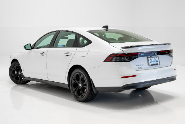Used 2025 Honda Accord SE image 3