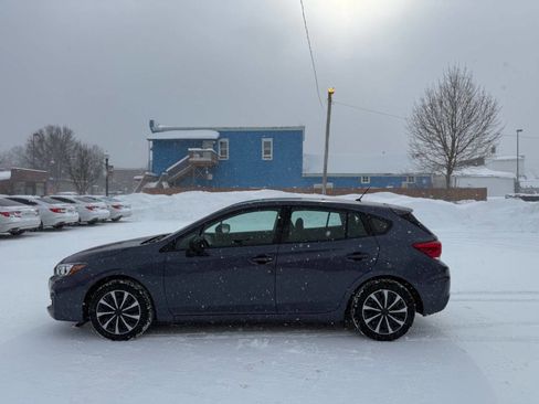 Used 2017 Subaru Impreza 2.0i image 2