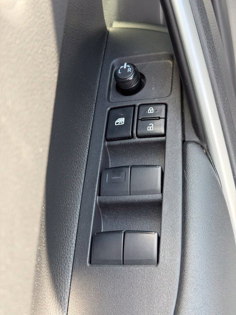 Used 2024 Toyota Corolla Cross LE w/ Moonroof Package AWD/4WD image 18