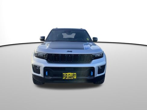 Used 2024 Jeep Grand Cherokee Trailhawk image 9