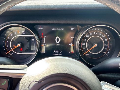 Used 2020 Jeep Gladiator Overland AWD/4WD image 12