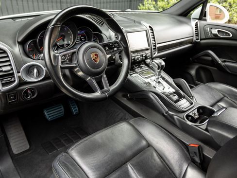 Used 2016 Porsche Cayenne S image 4