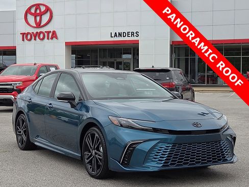 Used 2025 Toyota Camry XSE FWD image 1