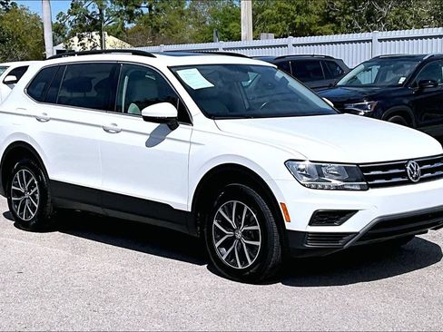 Used 2019 Volkswagen Tiguan SE w/ Panoramic Sunroof Package image 2