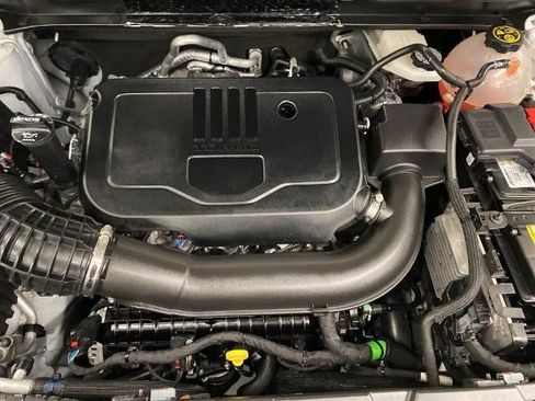 Certified 2023 GMC Acadia SLE w/ Driver Convenience Package image 4