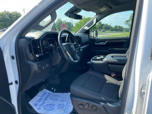 Used 2024 Chevrolet Silverado 1500 LT w/ Z71 Off-Road Package AWD/4WD image 16