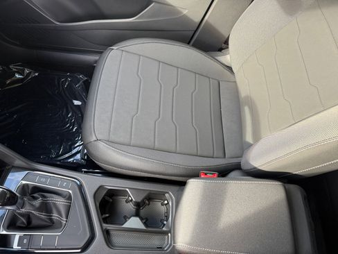 New 2026 Volkswagen Taos SE image 14