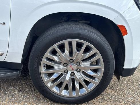 Used 2021 GMC Yukon XL SLT w/ SLT Luxury Plus Package image 5