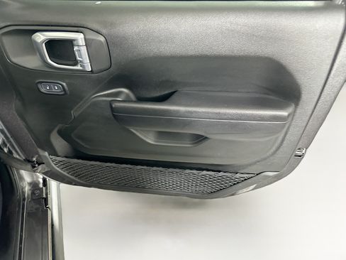 Used 2024 Jeep Wrangler Unlimited AWD/4WD image 29