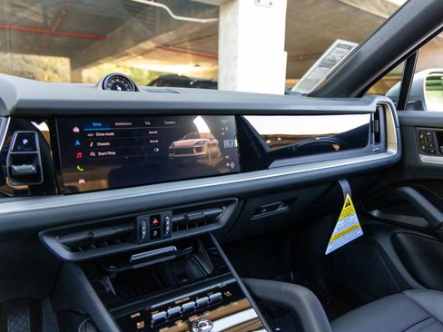 New 2026 Porsche Cayenne Coupe AWD/4WD image 36