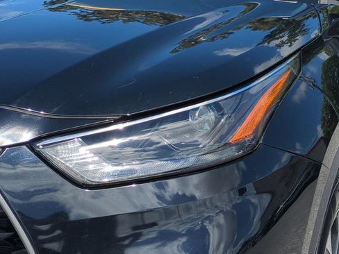 Used 2023 Toyota Highlander XLE FWD image 27