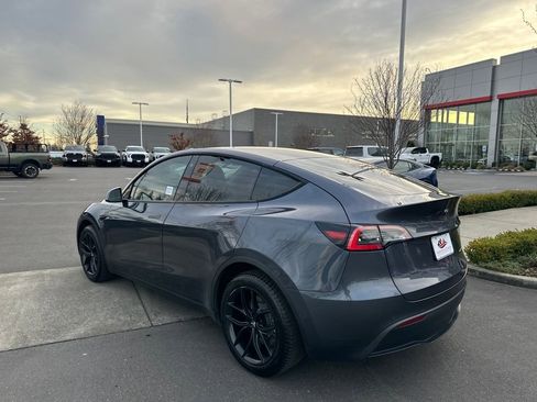 Used 2021 Tesla Model Y Long Range image 3