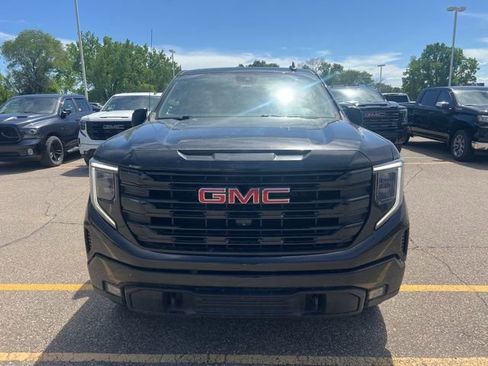 Used 2022 GMC Sierra 1500 Elevation w/ Elevation Premium Package AWD/4WD image 2