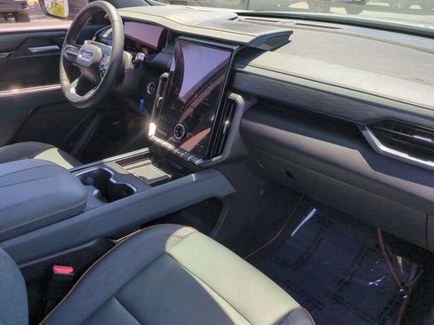Used 2025 GMC Acadia AT4 AWD/4WD image 57