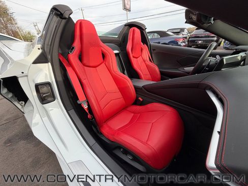 Used 2024 Chevrolet Corvette Stingray Convertible RWD image 35
