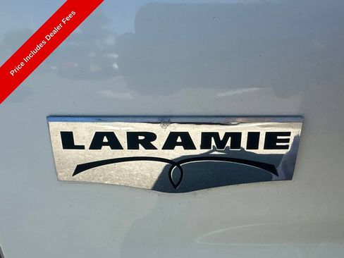 Used 2017 RAM 1500 Laramie w/ Convenience Group AWD/4WD image 8