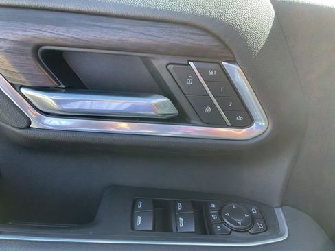 Used 2026 GMC Sierra 3500 SLT w/ SLT Convenience Package AWD/4WD image 15