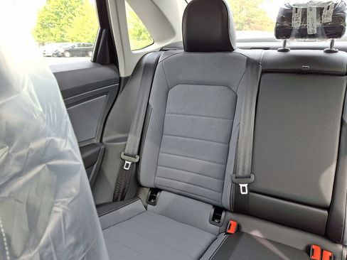 New 2026 Volkswagen Jetta SE FWD image 12