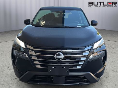 Used 2025 Nissan Rogue SV FWD image 9