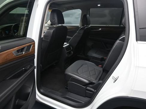 Used 2024 Volkswagen Atlas SE AWD/4WD image 30