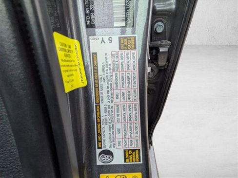 Used 2017 Toyota Prius Three image 22