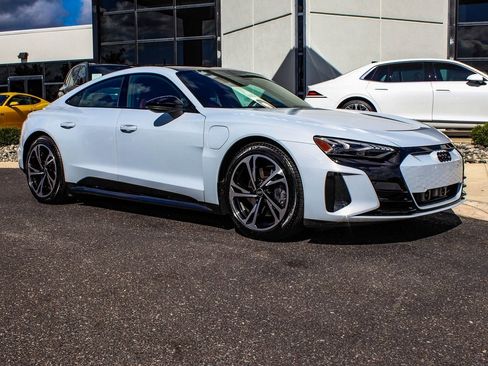 Used 2024 Audi e-tron GT Premium Plus image 3