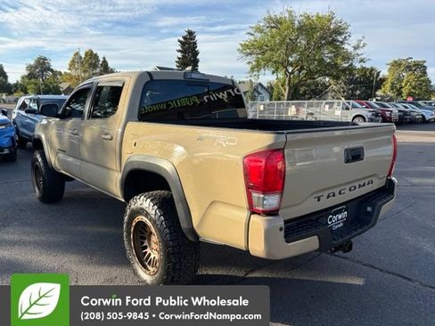 Used 2017 Toyota Tacoma TRD Off-Road w/ Premium & Technology Package AWD/4WD image 7