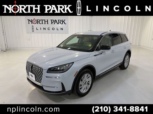 Used 2025 Lincoln Corsair AWD image 1