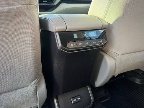 Used 2023 Toyota Highlander LE image 21