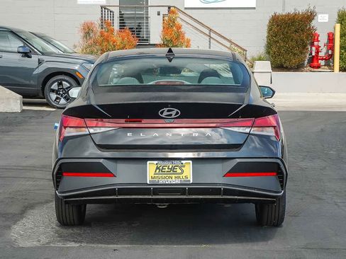 New 2026 Hyundai Elantra SE image 5