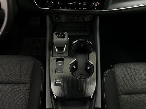 Used 2025 Nissan Rogue SV image 15