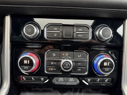 Used 2024 GMC Yukon Denali image 17