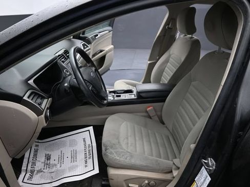 Used 2018 Ford Fusion SE FWD image 11