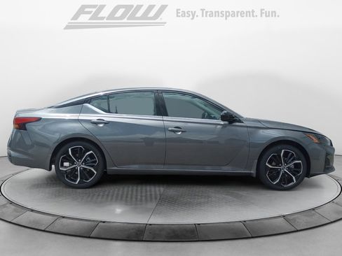 New 2025 Nissan Altima 2.5 SR image 8